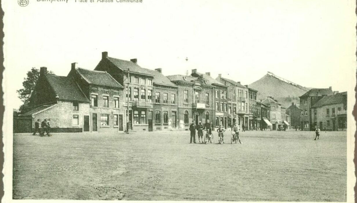 Terril des Piges Vu de la Place Terril CP Delcampe